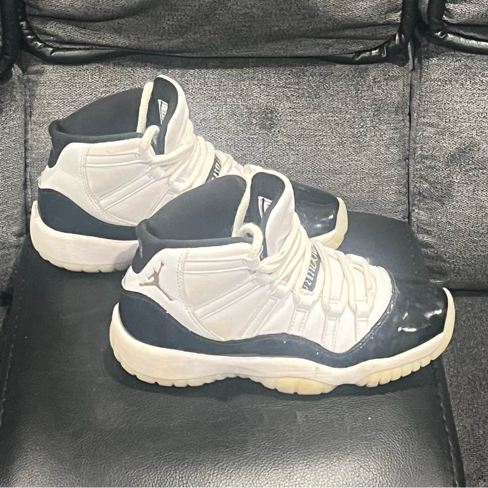 Gently used Jordan 1’s size 4